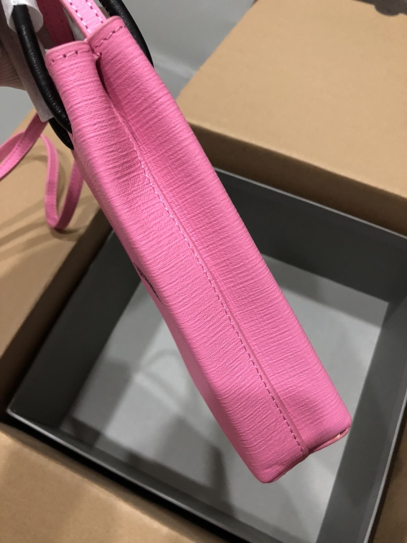 Ba1en*iaga shopping bags